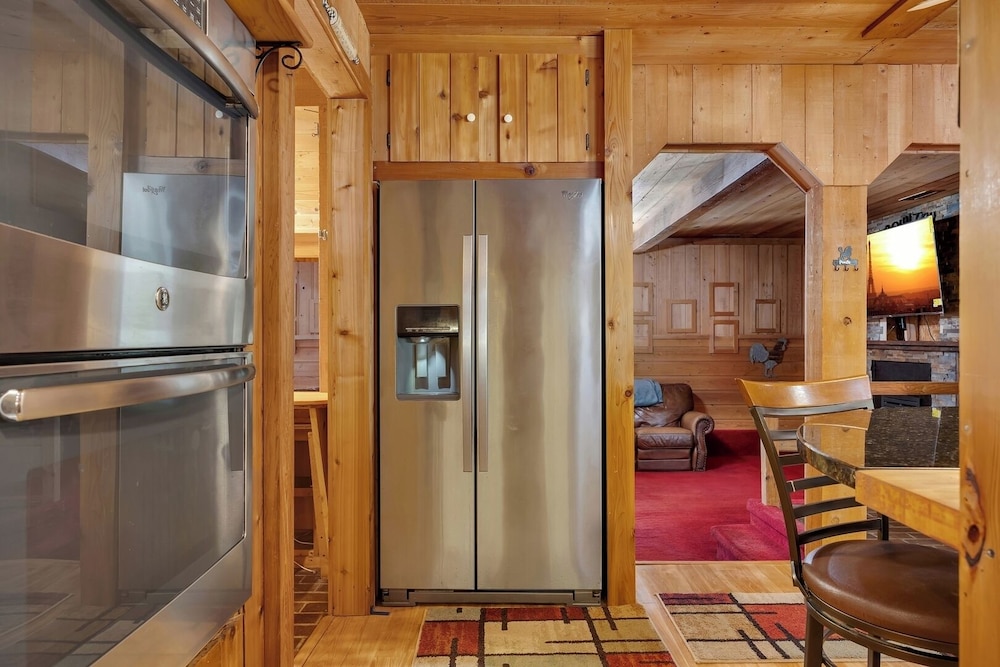Pet-friendly 3BR Lake House Firepit + Pier