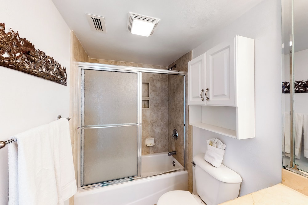 Corner 3BR w/ Gulf Views, Pools, Hot Tub, Sauna