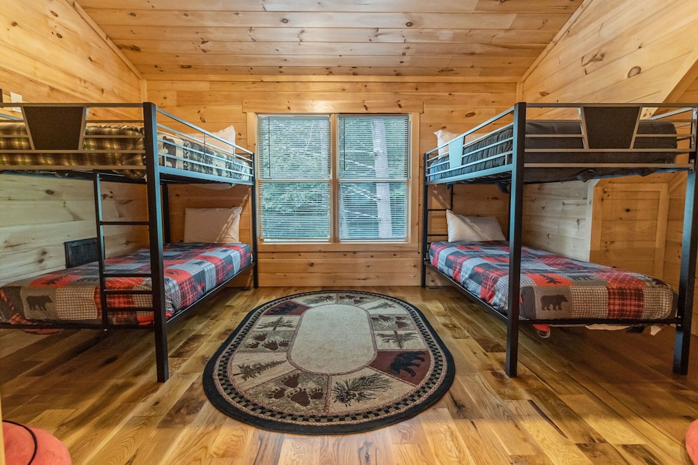 Pinewood Forest Walden's Creek Cabins