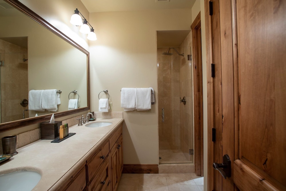 Grand Lodge - Penthouse #406 - Ski-in/out 5 Bedroom Condo