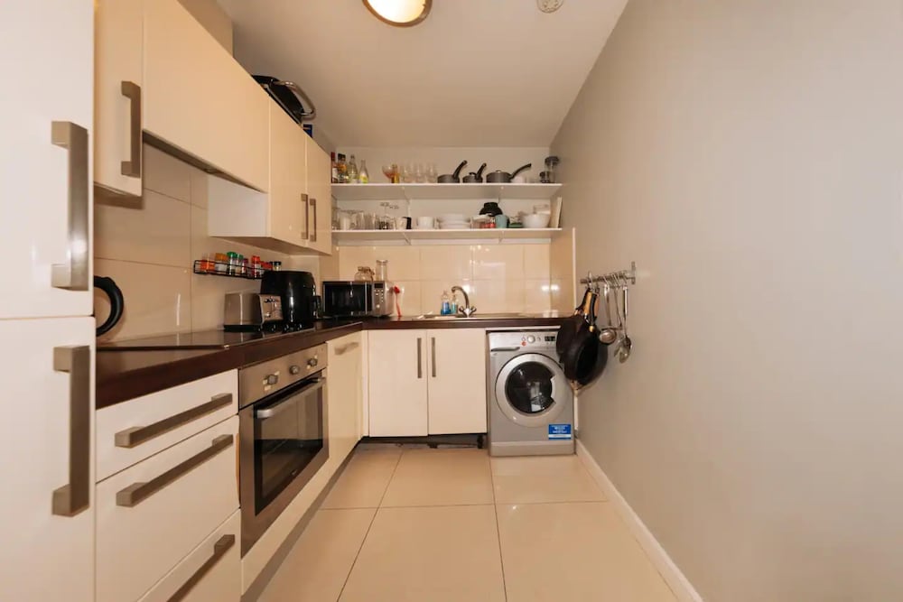Chic & Radiant 1BD Flat Near Dublin City Centre!