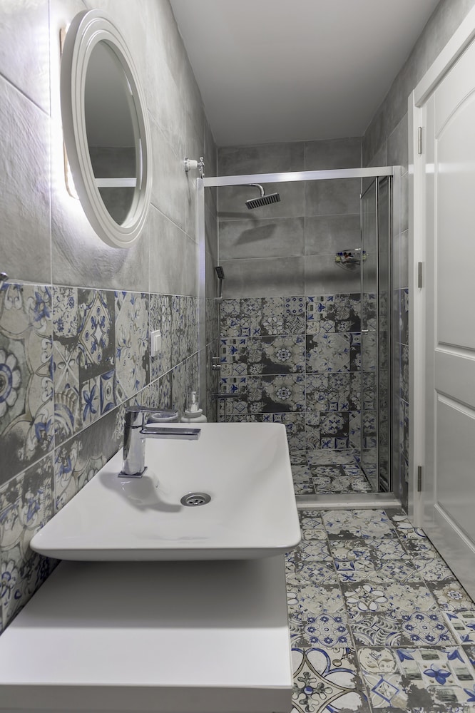 Troas Ada Hotel - Image 13