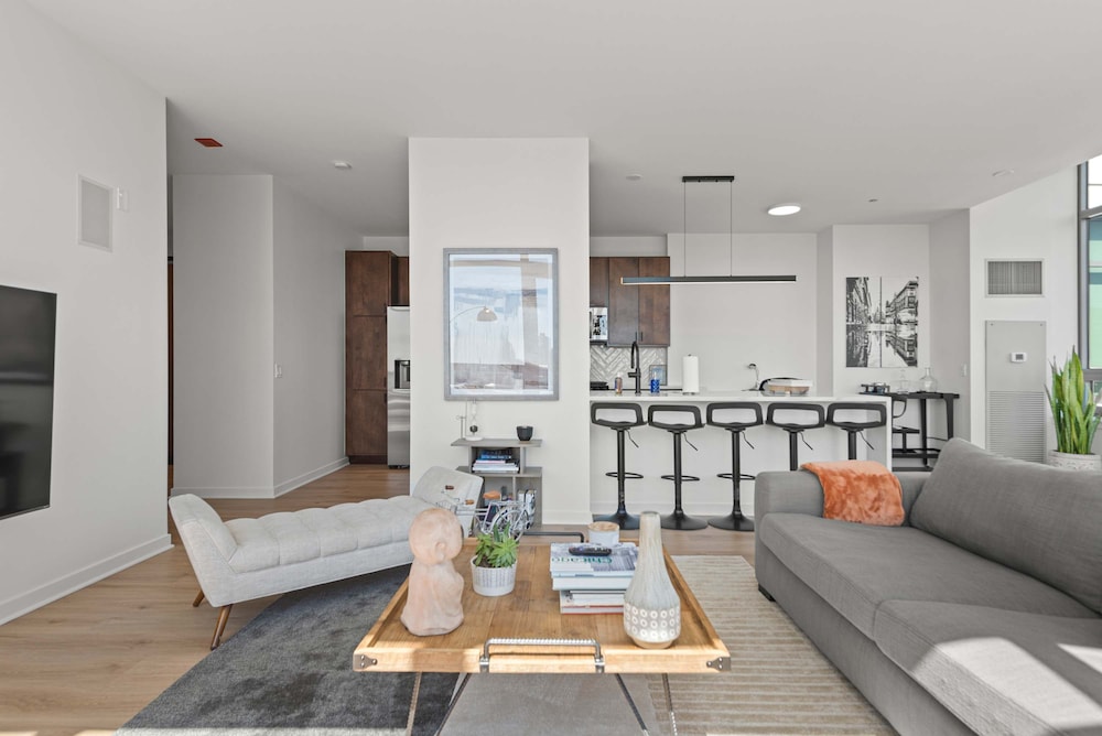 Group Stay 3 Penthouses in the Same Building