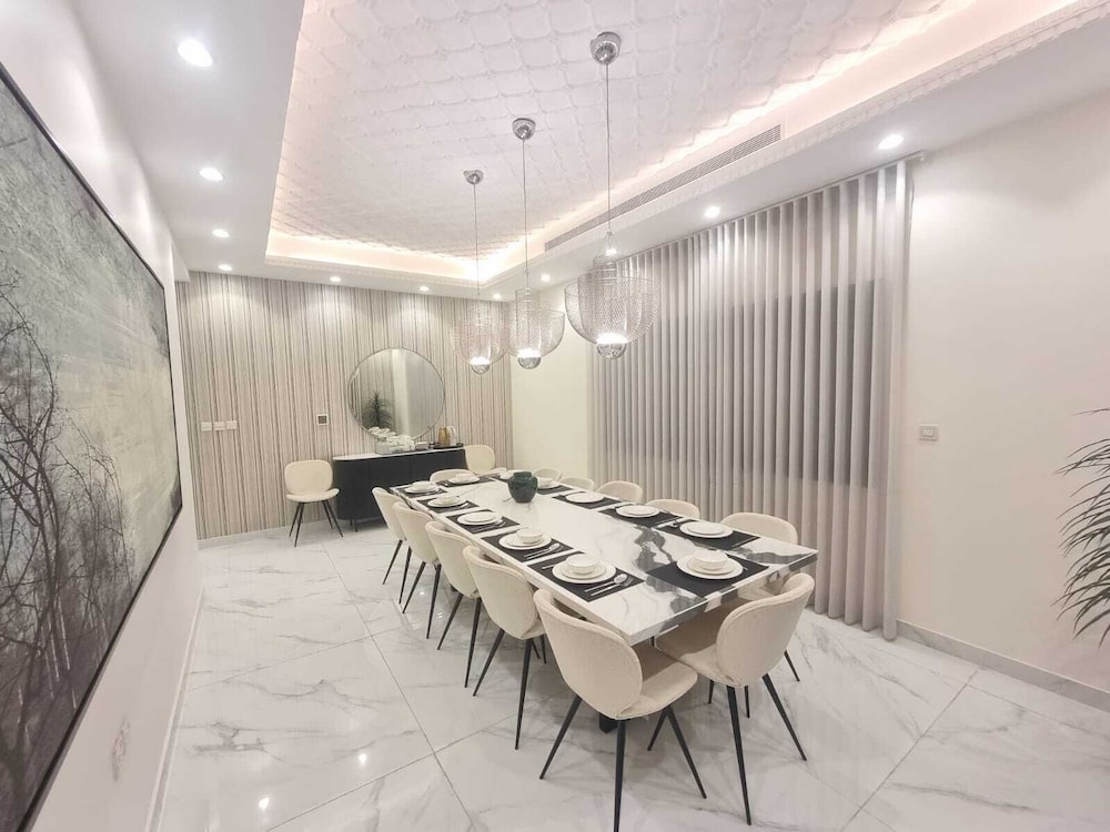 Hometel Khozama Jed