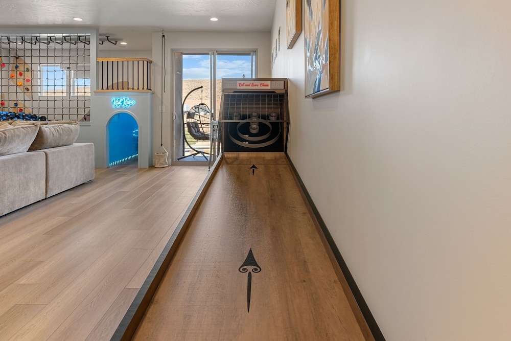 Sandy Cheeks 6 Bedroom Townhouse