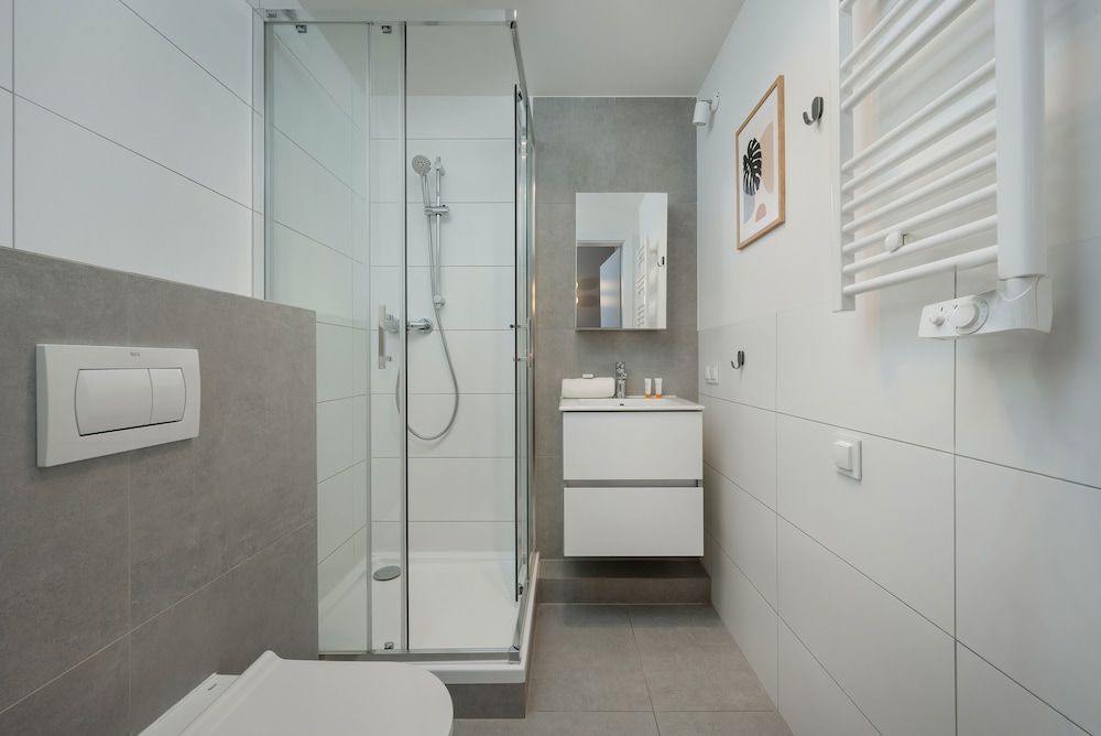 Elegant Apartment in Wroclaw by Renters view 2