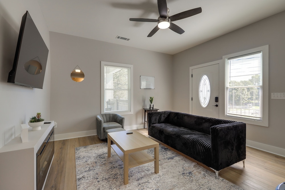 Pet-friendly ATL Hub - 9 Mi to Downtown
