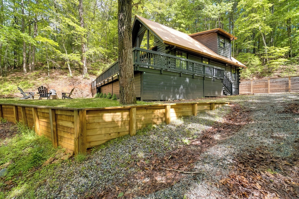 5 Mi to Helen: Hideaway w/ Deck & Grill!
