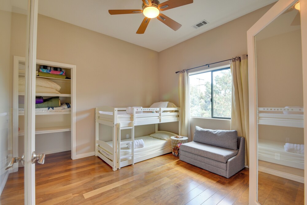 'escape in the Woods' w/ Deck + Mtn Views! view 3