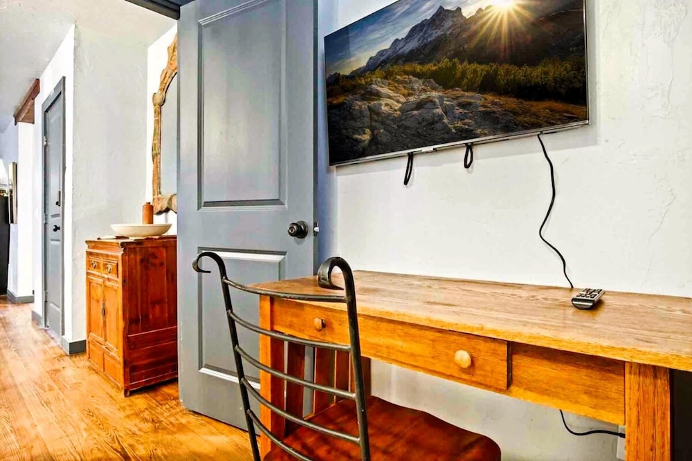 Oklahoma City Vacations - 3-story 6-bedroom 4 Bathrooms 3min-asian Dist - Property Image 97