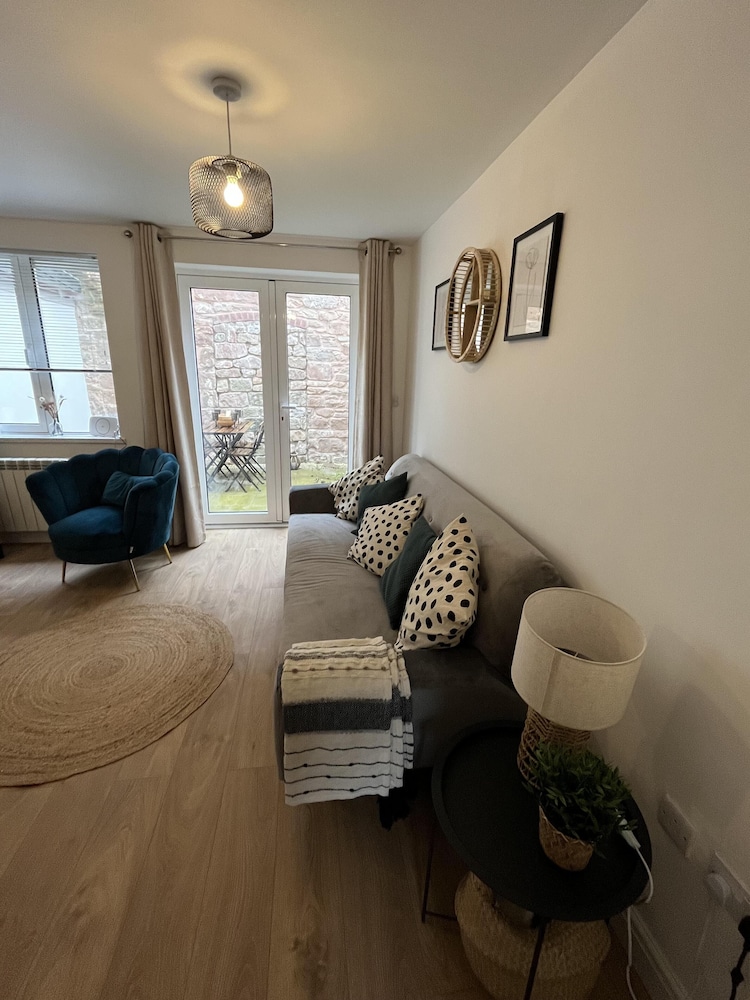 Captivating 2-bed Cottage in Symonds Yat view 5