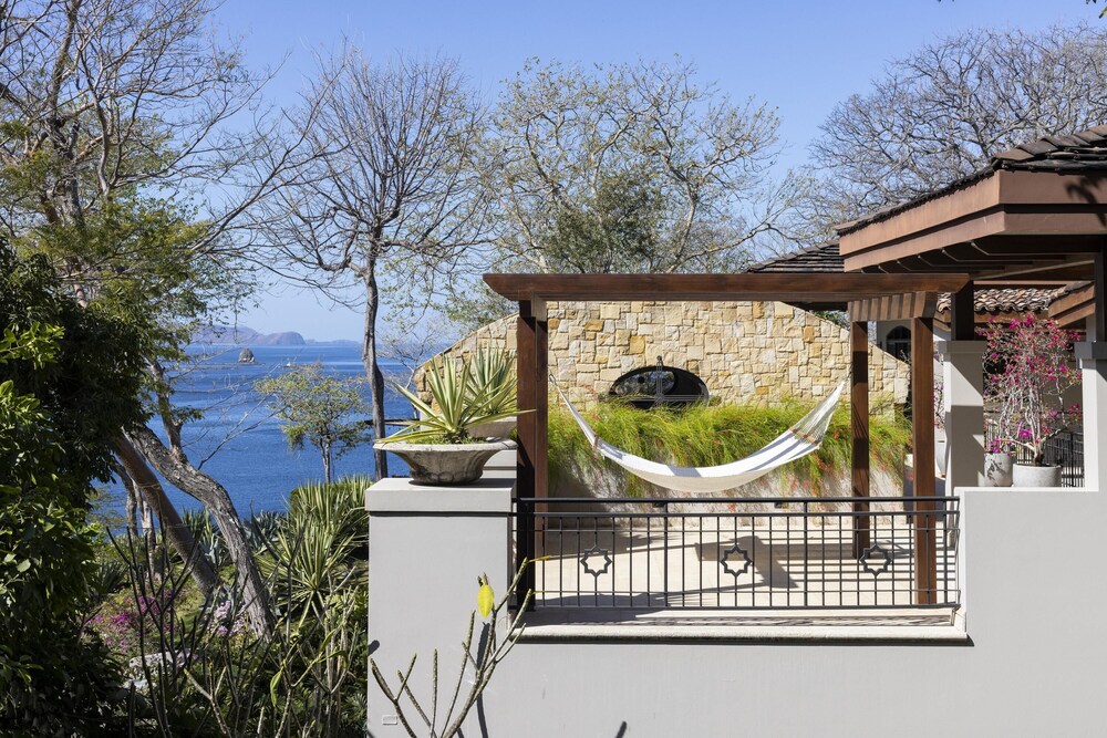 Arcos Del Mar Beachfront