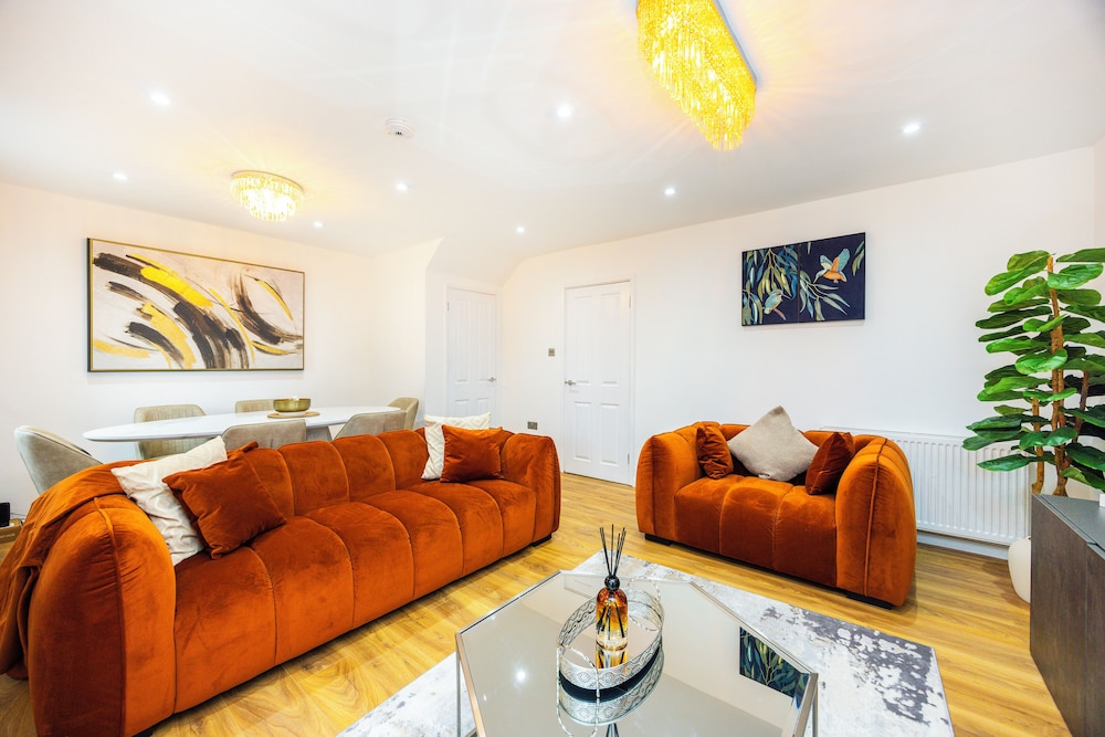 Modern 3 Bedroom House in Stratford