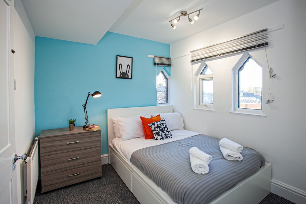 The Manchester Pad - Sleeps 12 view 2