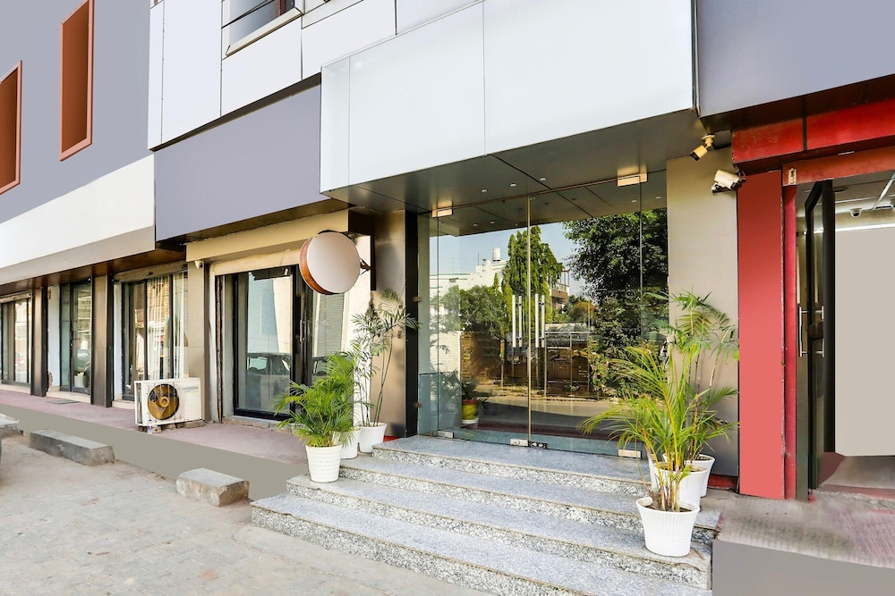 Stylish Stays Near Isbt Dehradun