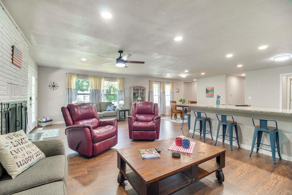 Walk to Marina & Lake: Family Retreat in Afton!