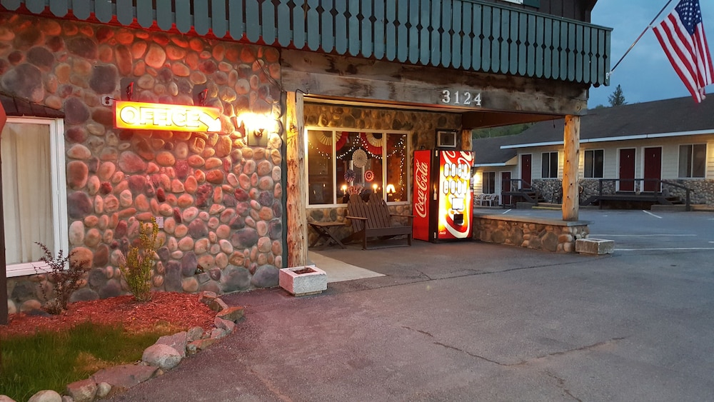 Clark's Beach Motel