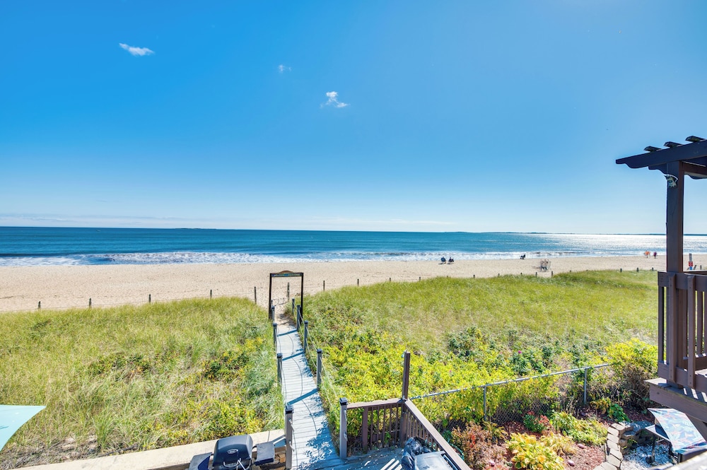 Walk to Ocean & Pier: Prime OOB Condo!