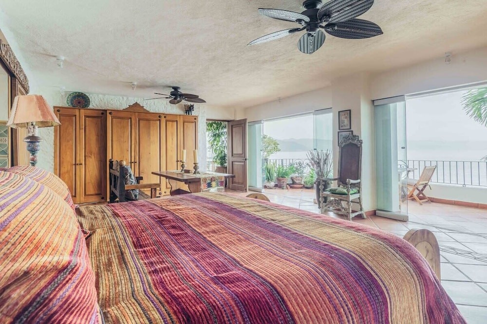 Ocean View 3Br Condo-balcony-beach-pool - 812