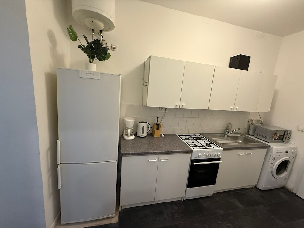 Cozy 1BR Apt Walk to Westbahnhof