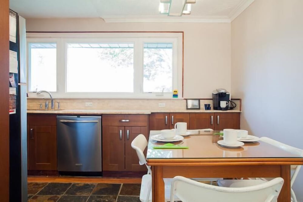 Beautiful Detached 6 Bedroom House