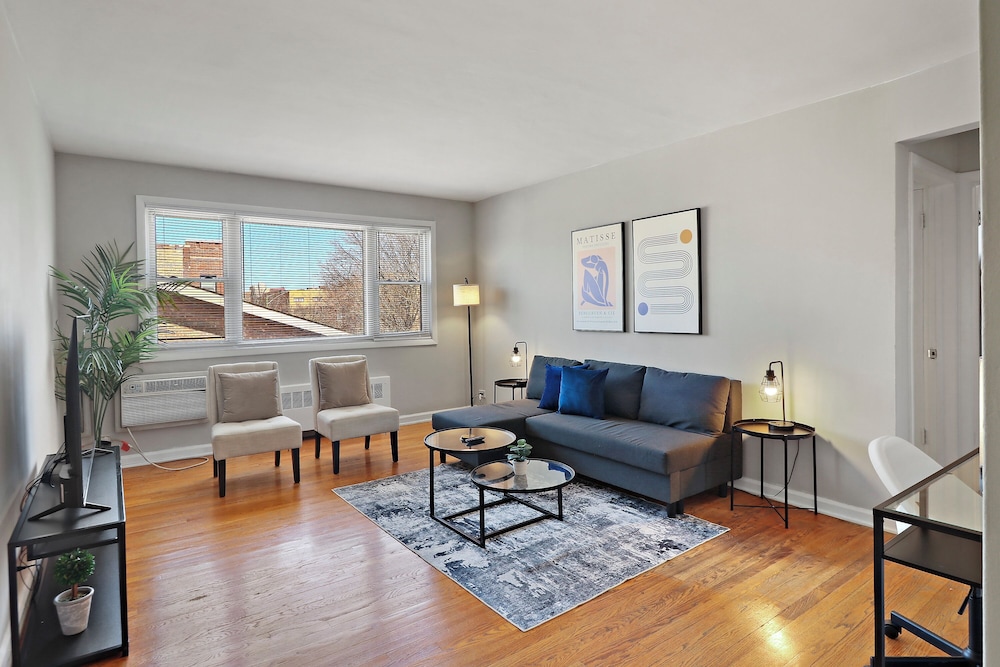 Cozy 2BR Apt Near Parks - Kimball A2