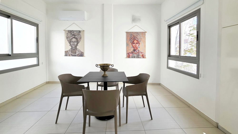 Phaedrus Living Ledras Residences 202