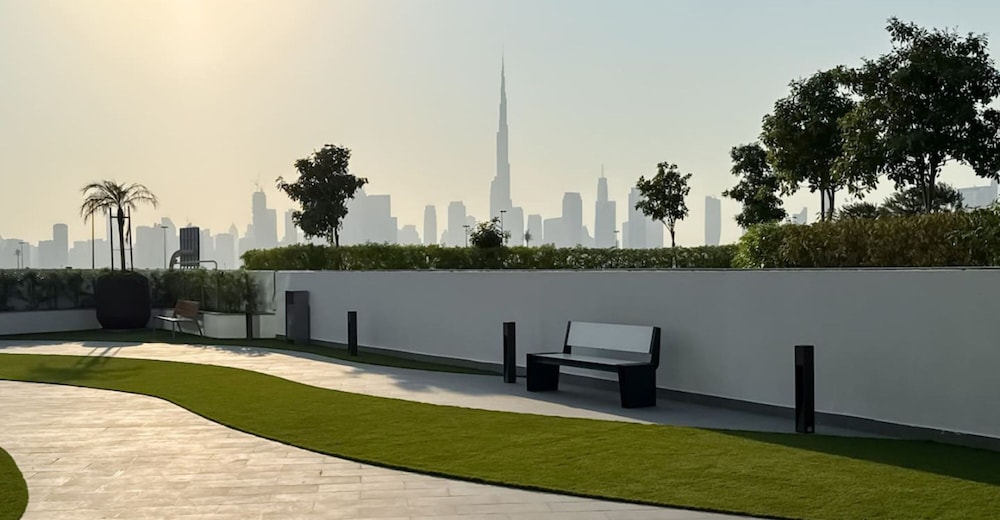 1BR Apt Near Downtown Dubai Pool Skyline Views