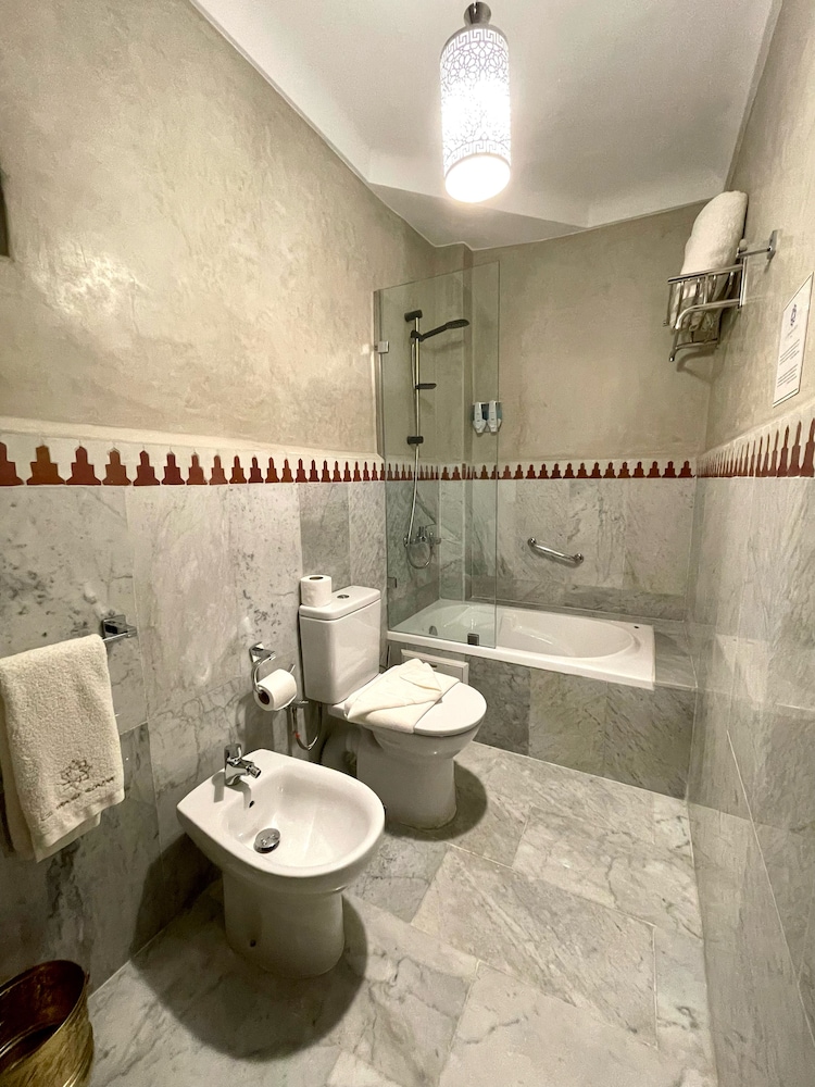 Le Grand Alcazar — 10