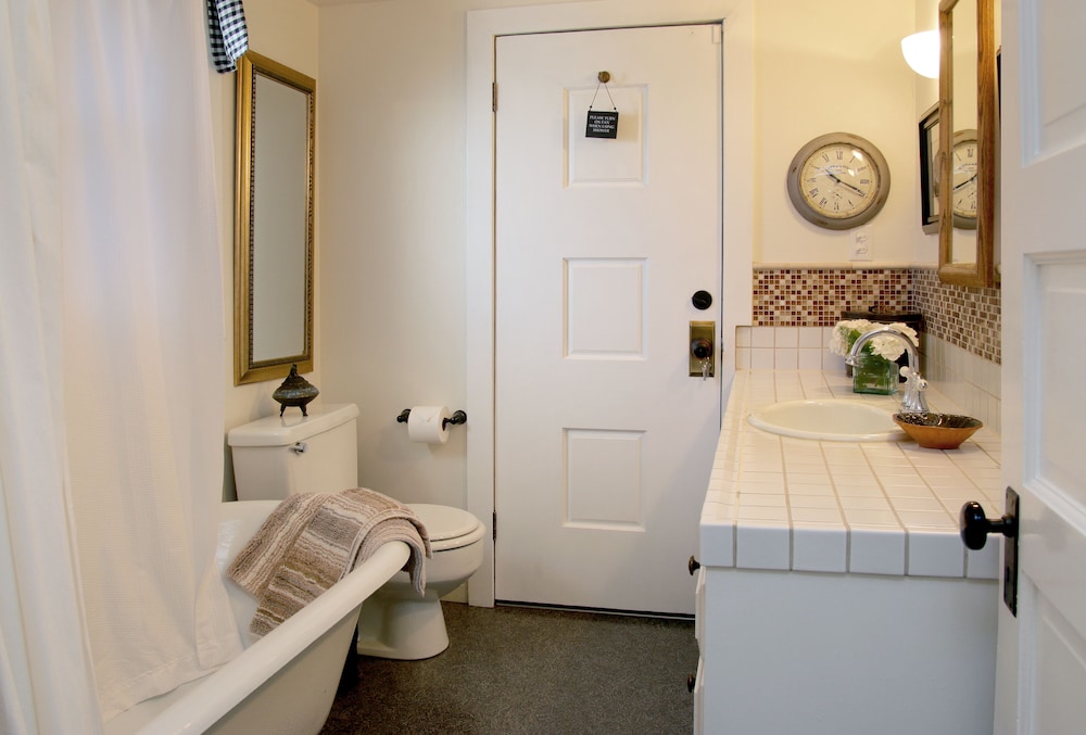 The Giraffe Inn at Old Parks Manor - Property Image 14
