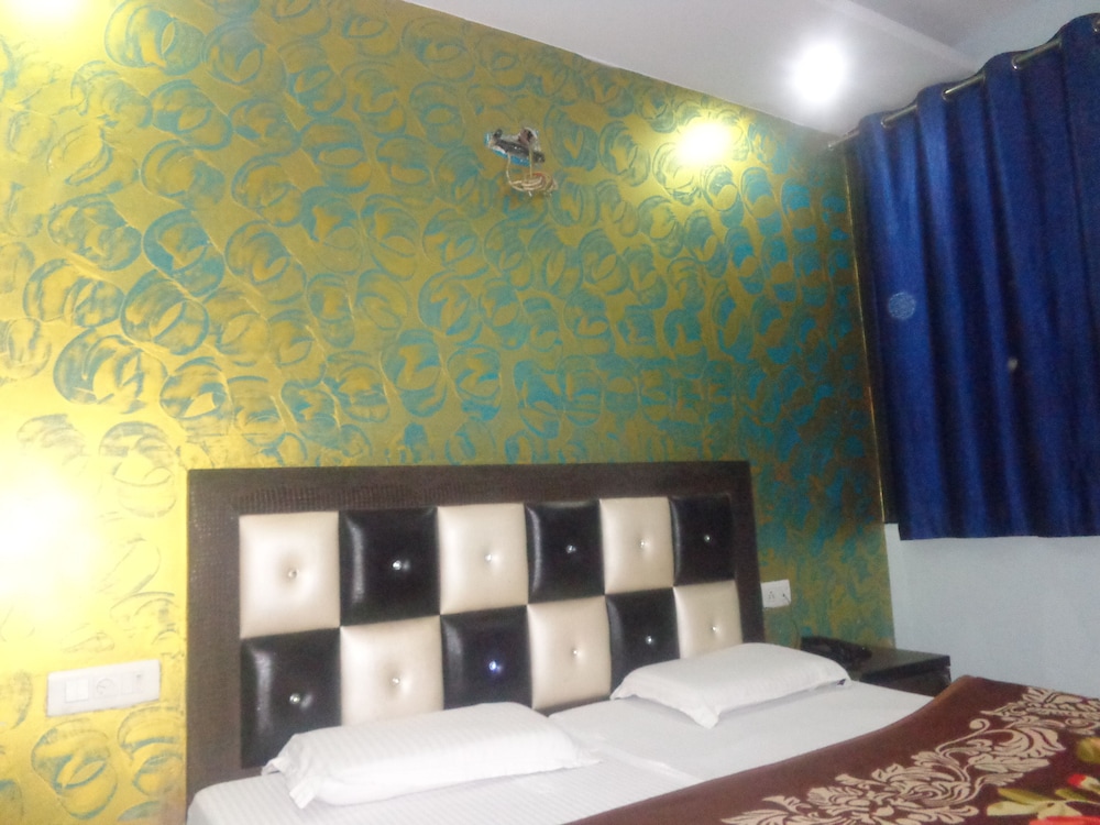 Hotel Raj International DX view 4