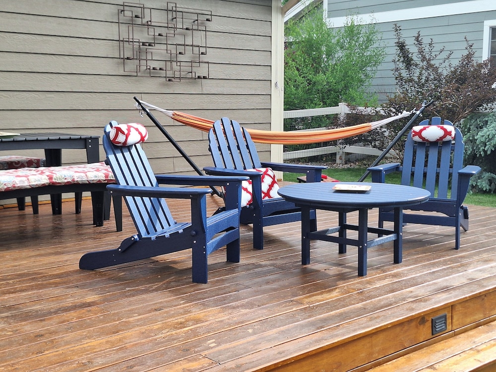 Rigden Retreat Garage, Dog Friendly, Near Trails