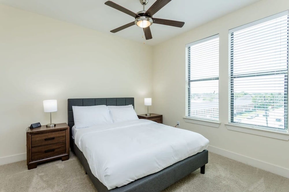 Renew Tanglewood 3-bedroom in Uptown Houston