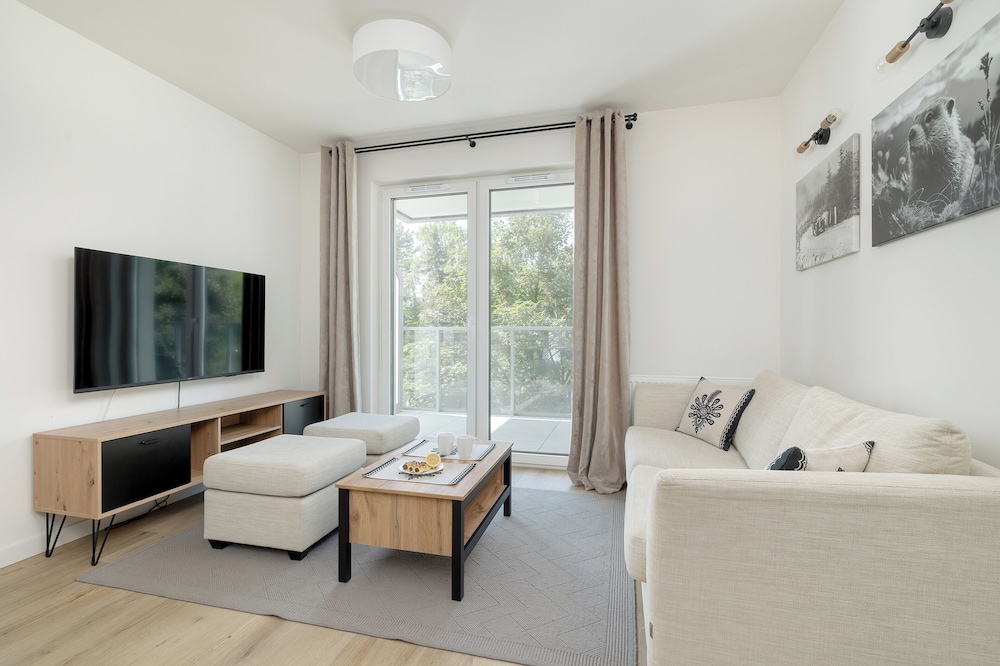 Szymony Apartment by Renters Prestige