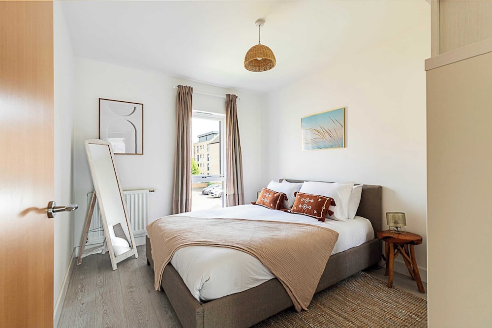 Semi-detached House With Modern Bespoke Interior view 4