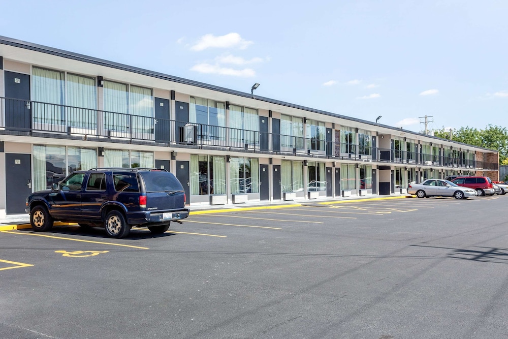 Econo Lodge Shorewood
