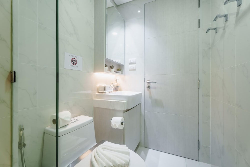Cassia Exclusive Lake View Condo, Bang Tao Beach