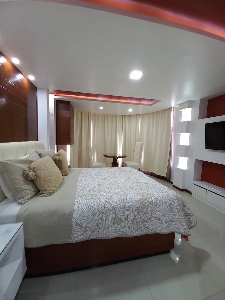La Aurora Hotel like Home