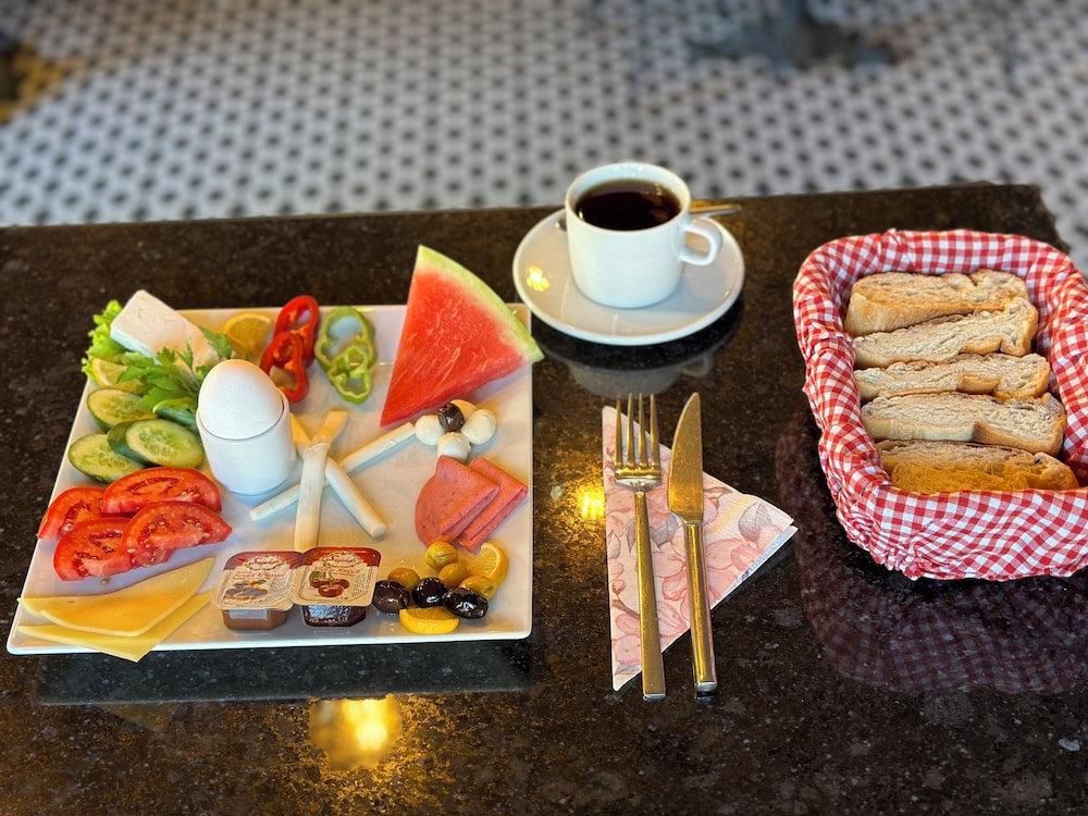 Black Art Otel - Image 15