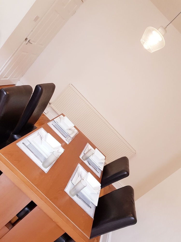WOODLEIGH LUXURY 3 BEDROOMS HOUSE