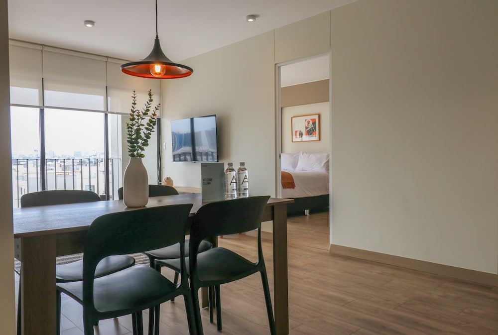 w Spectacular 2BR With Balcony in Miraflores