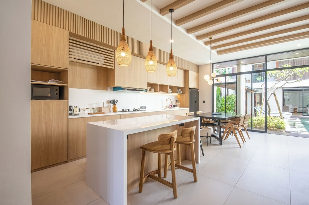 Elegant 3BR Escape Canggu AC 5min Shore