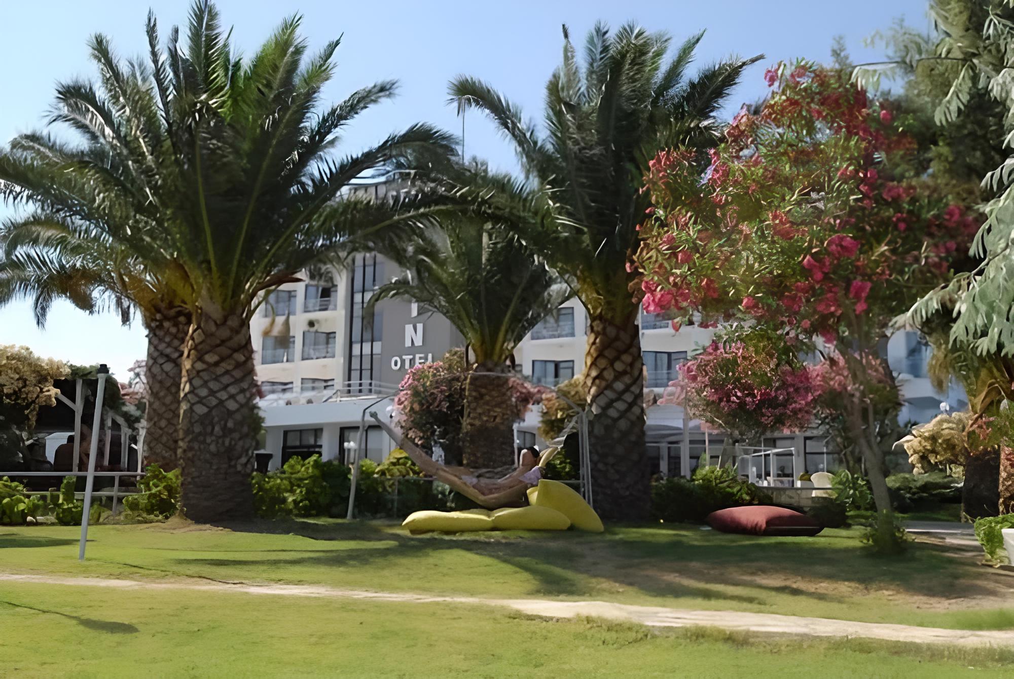 Ladin Hotel