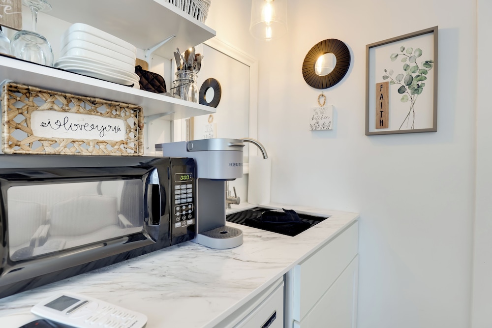 Walkable Studio on Historic Hammondsport Property!