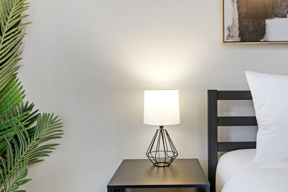 Lovely 1BR in Evanston -Elmwood 105