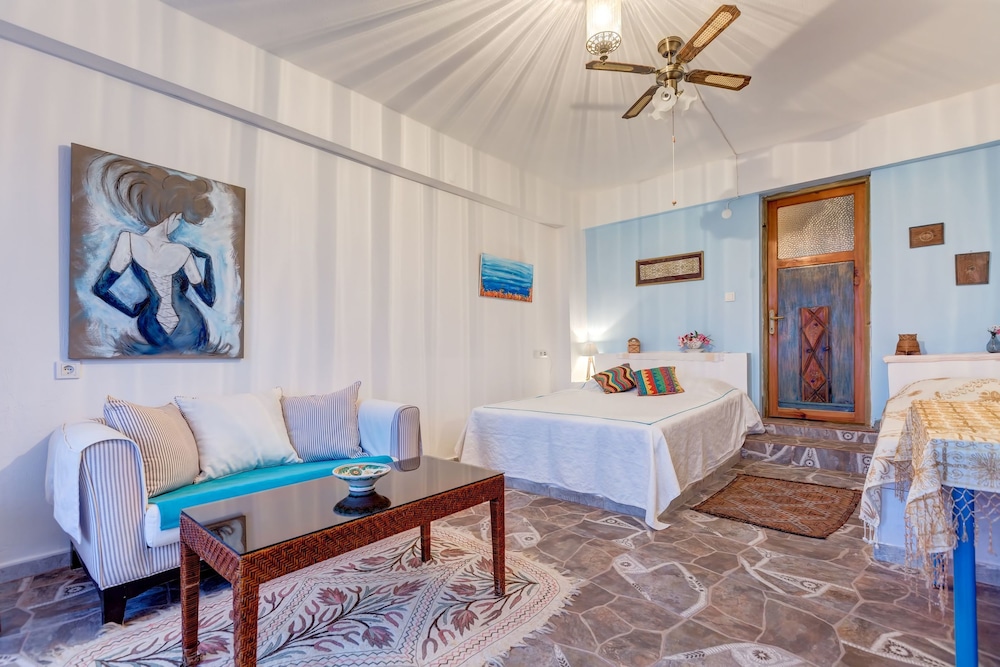 Mavi Keci Otel