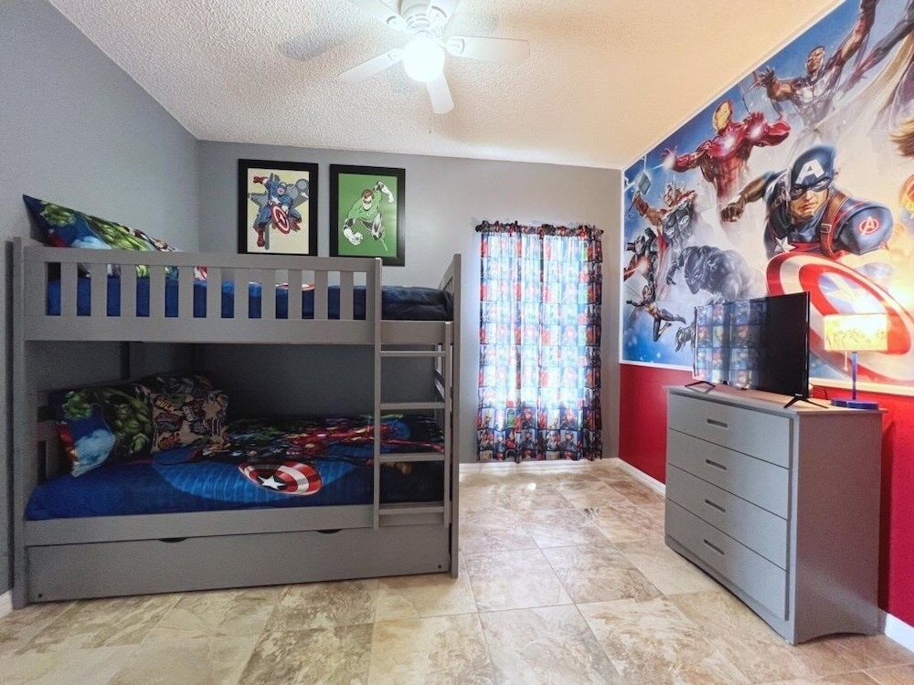 Privacy 4 Bed 3 Bath Pool Home With Spa 4 Bedroom Home by RedAwning view 4