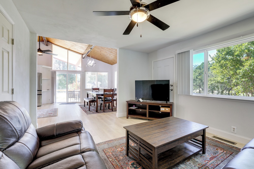 4 Mi to Folsom Lake: Modern Home w/ Patio!