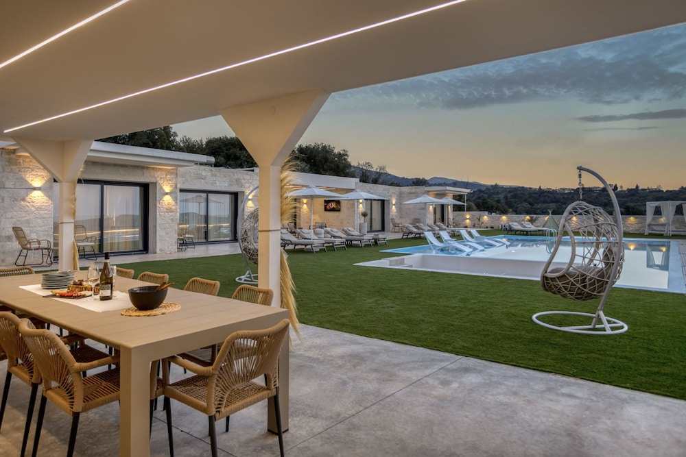 Elira Luxury Villa - With Private Pool