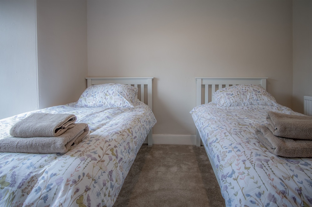 West Jordanston Cottage - St Florence view 5